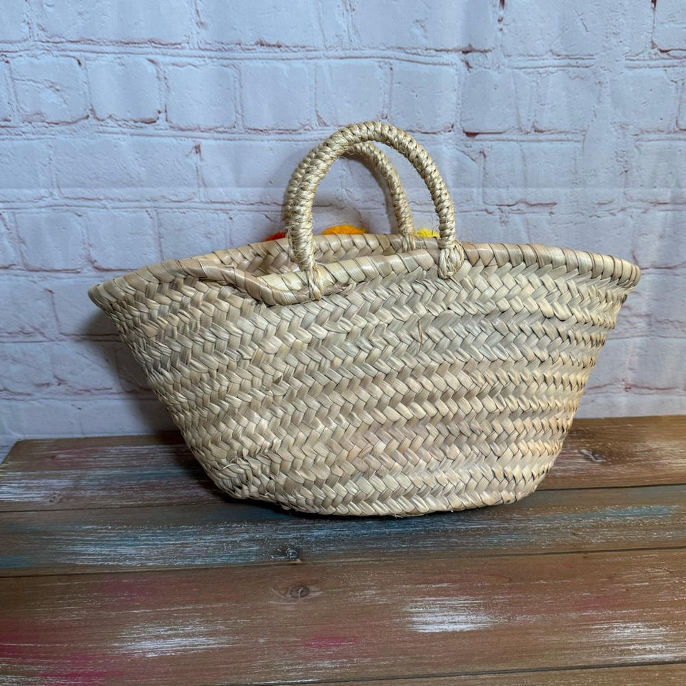 Straw woven beach handbag 14x10X5 inch Qty 3 or 3/$25 - Picture 2 of 6
